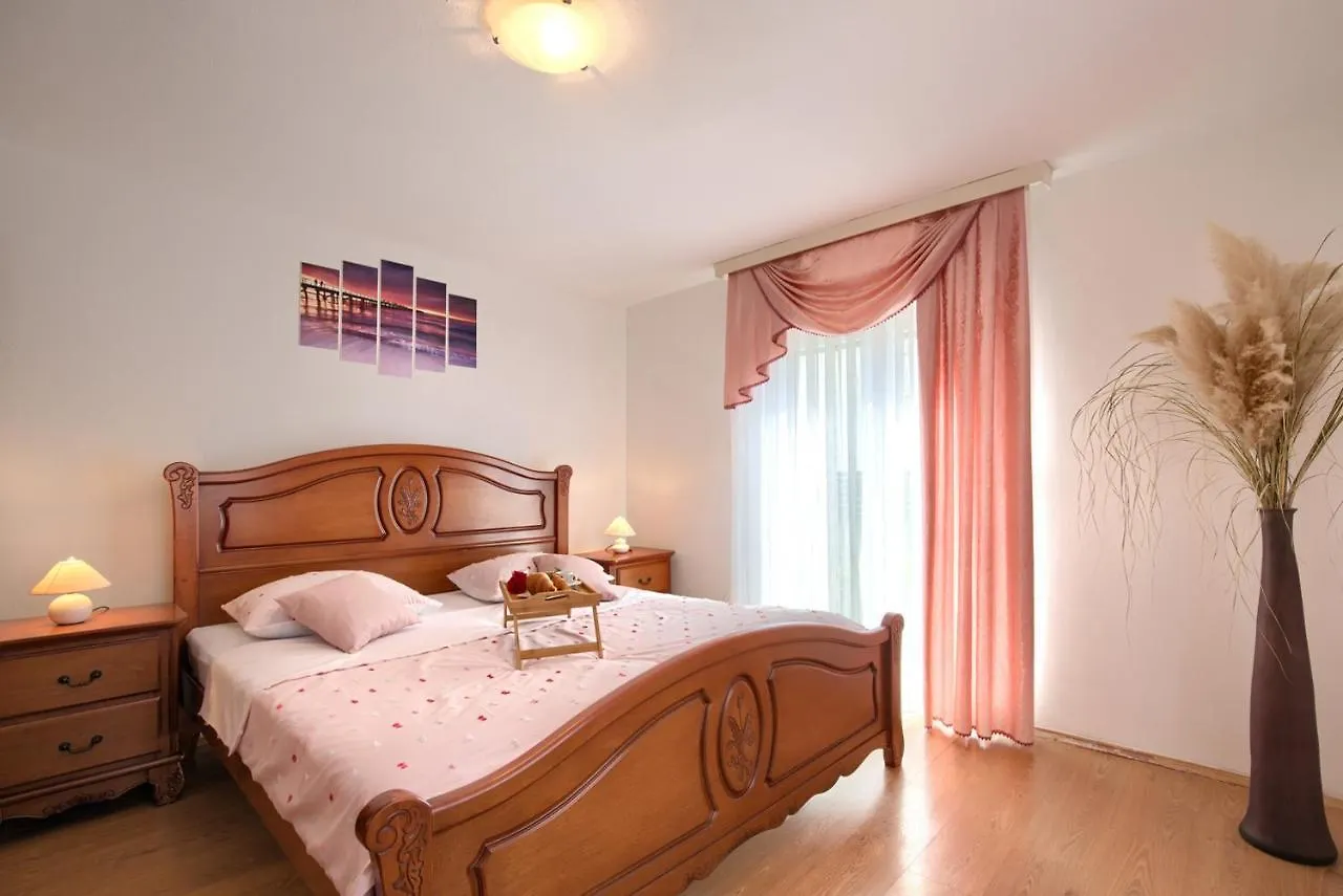 Apartman Adrijano Pula 0*,
