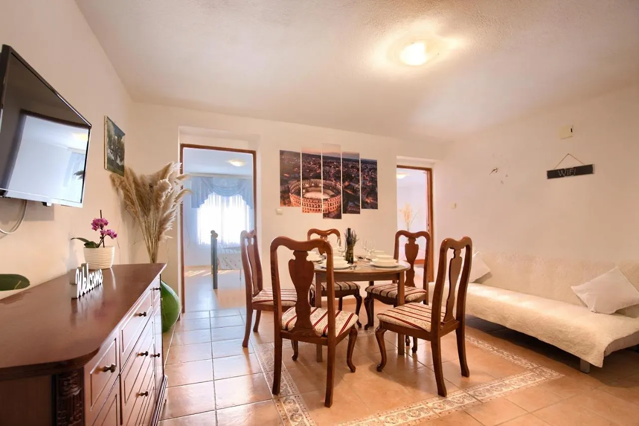 Apartment Apartman Adrijano Pula