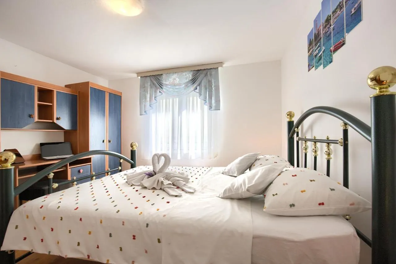 Apartman Adrijano Pula 0*,  Croatia